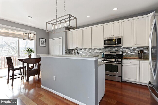 Building Photo - 47675 Loweland Terrace