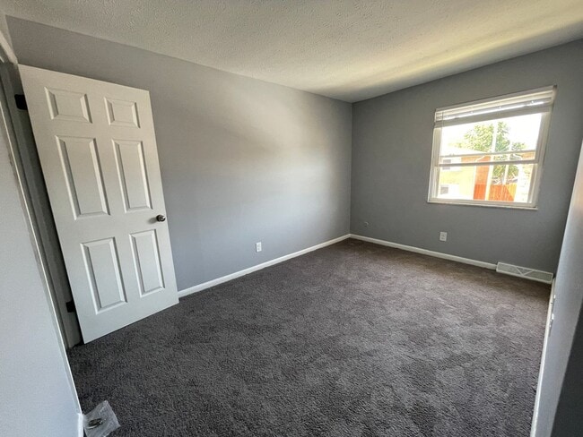 Building Photo - Bexvie Village Townhomes - Renovated unit