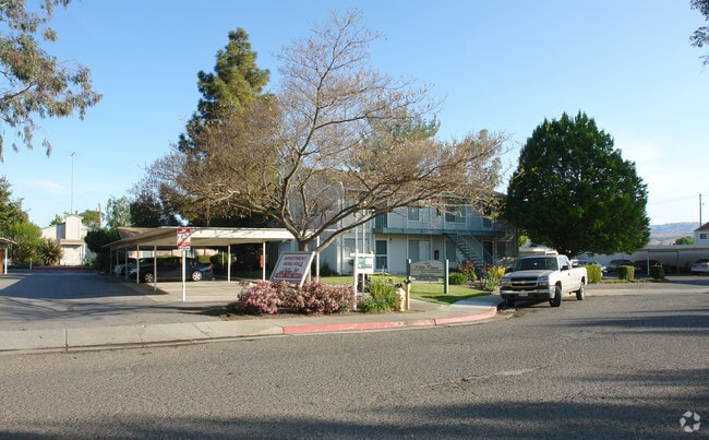 Primary Photo - Berry Court Apartments