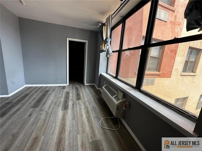 Building Photo - 111 Mulberry St