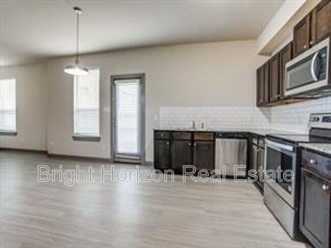 Building Photo - 10612 Tube Dr