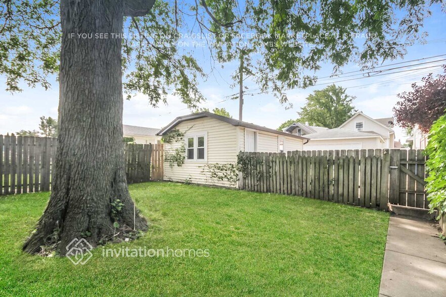 Building Photo - 5647 W Berenice Ave