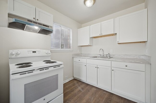 Building Photo - 1037 37th St