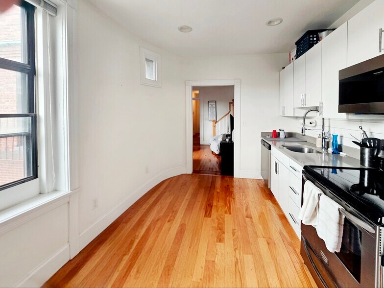 Building Photo - 501 Beacon St