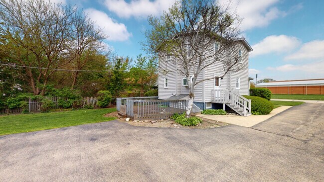 Building Photo - 408 S Mitchell Ave