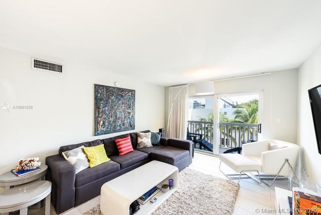 Building Photo - 1357 Collins Ave