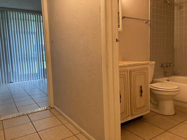 Building Photo - 609 SW 75th St