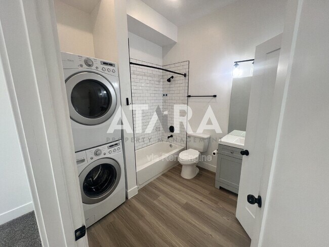 Building Photo - 909 Euclid Ave