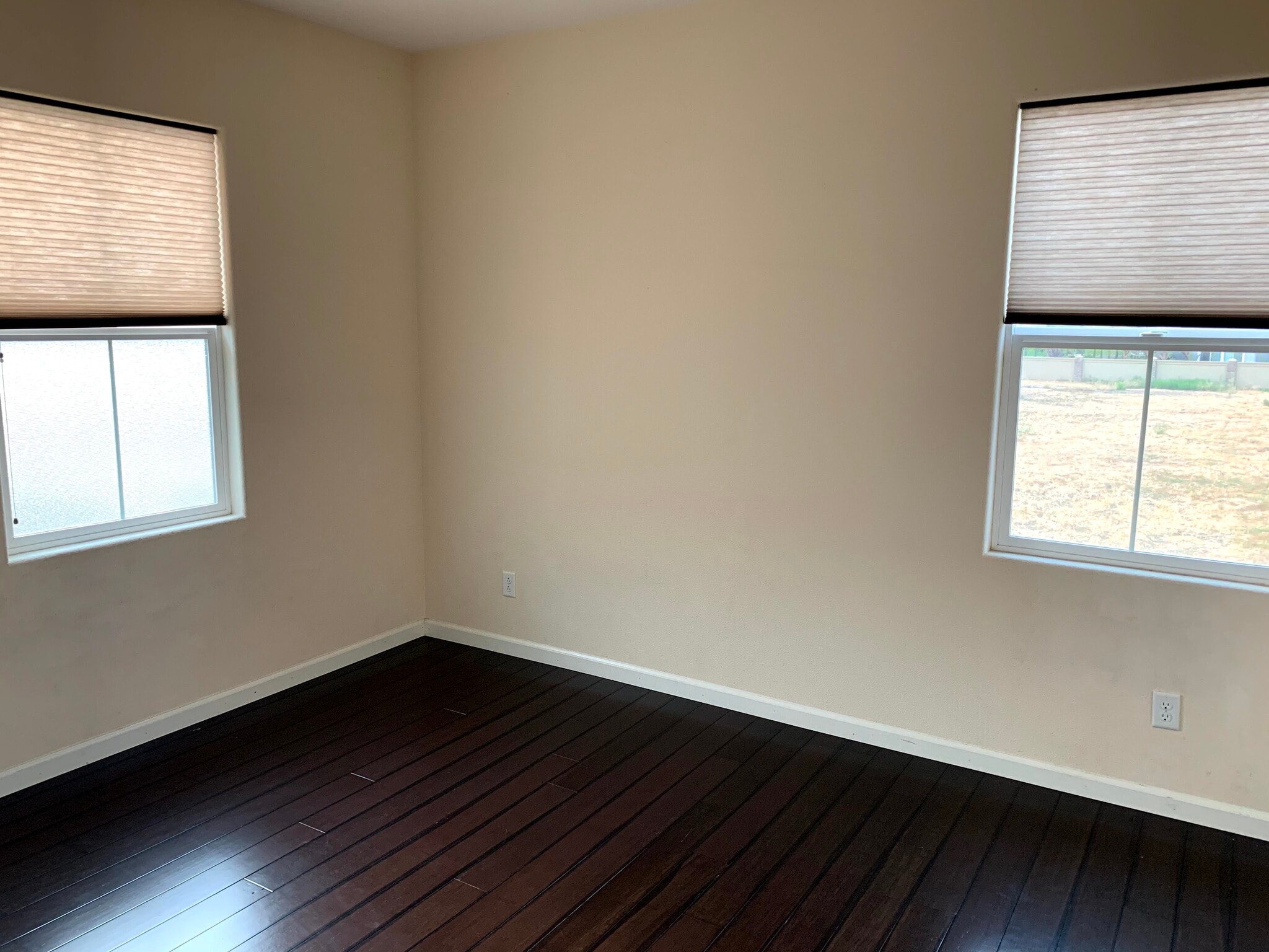 2nd Floor Guest Bed 2 - 5853 Flora Cmn