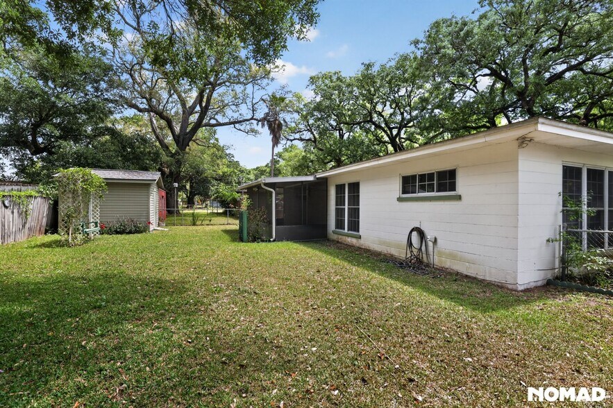 Building Photo - 203 St Regis Dr