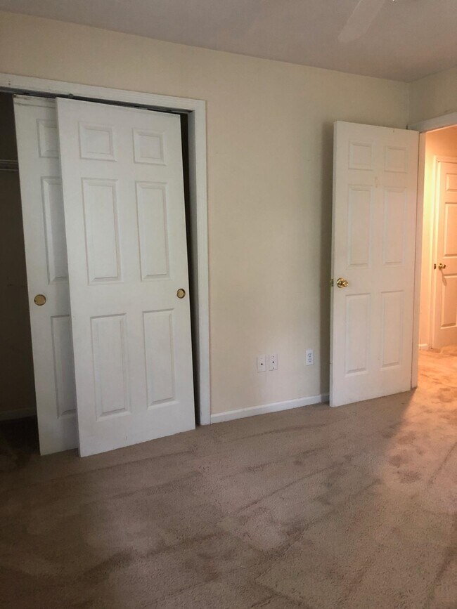 Building Photo - 1510 Raa Ave