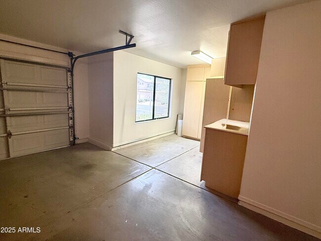 Building Photo - 4208 E Hamblin Dr