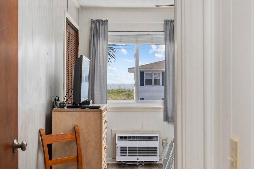 Building Photo - 5001 N Ocean Blvd