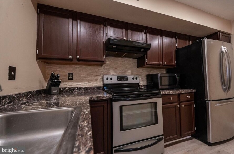 Building Photo - 13909 King Gregory Way