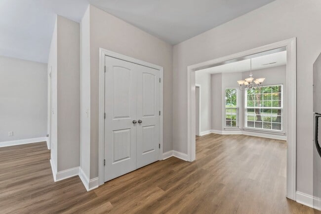 Building Photo - Spacious Townhome in Siegel School Zone – 2 Private Suites & Open Floor Plan!