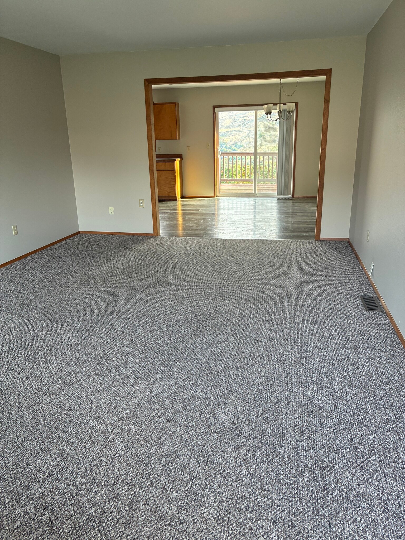 Building Photo - 994 Highline Dr