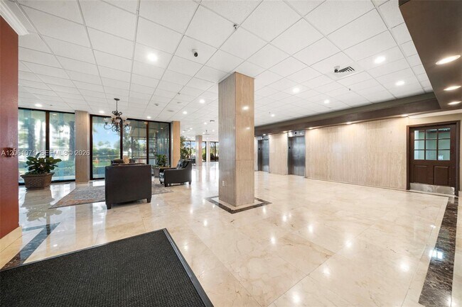Building Photo - 400 Kings Point Dr