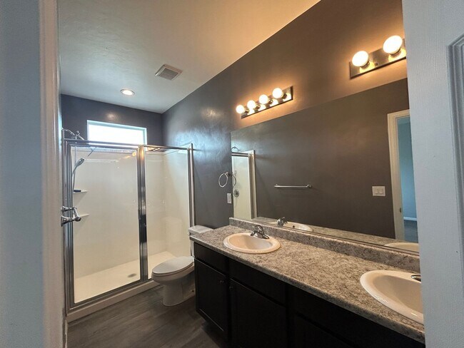 Building Photo - 3 Bedroom 2.5 Bathroom Townhouse in Payson, Utah!