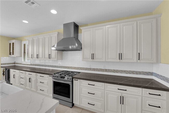 Building Photo - 608 Highland Bluff Way