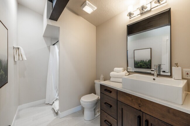 Building Photo - 255 Matterhorn Dr