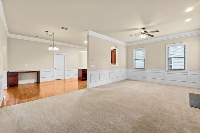 Building Photo - 1023 Iris Glen Dr