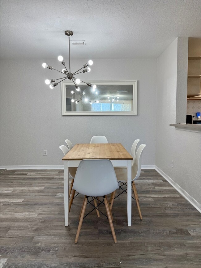 Building Photo - 7511 Seurat St