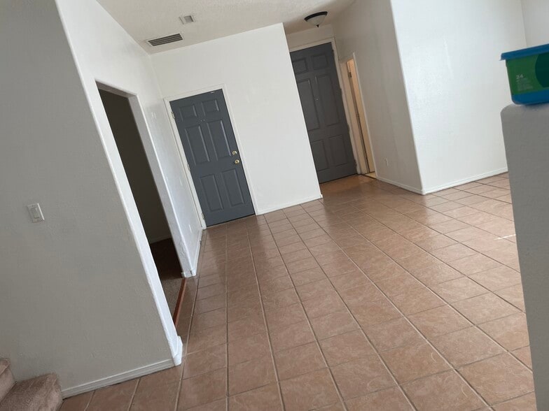 Building Photo - 3353 Marino Dr SE