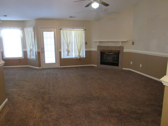 Building Photo - 3 BR 2 BA Hunters Creek