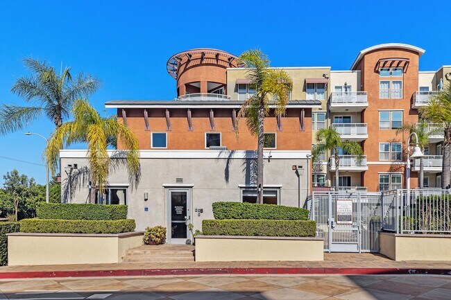Building Photo - View Condo in Luxury Gated Community