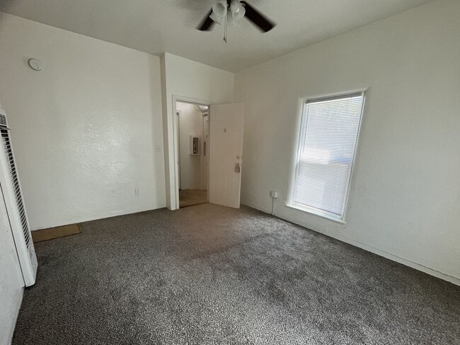 Building Photo - 1 bed, 1 bath located in Corona!