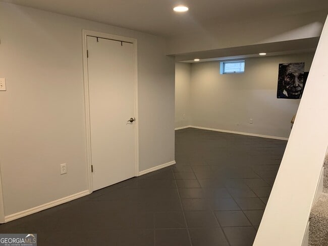 Building Photo - 9695 N Pond Cir