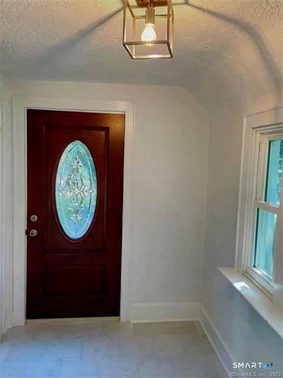 Building Photo - 203 Toms Rd