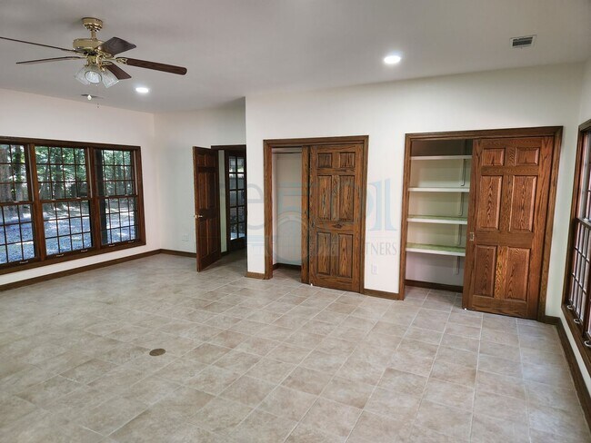 Building Photo - RARE exquisite home on acreage in the heart of West Little Rock!