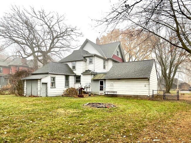 Building Photo - 2193 1st St