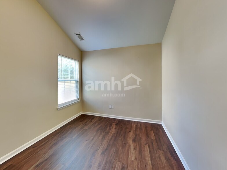 Building Photo - 12 Comesee Ct