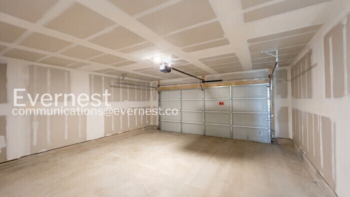 Building Photo - 16043 Mahogany Wy