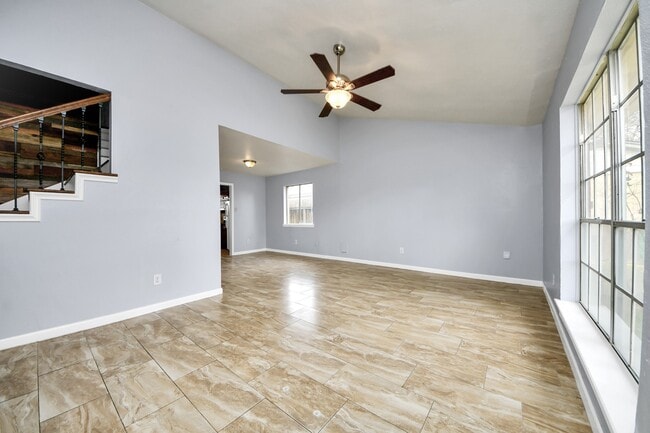 Building Photo - 23927 Verngate Dr