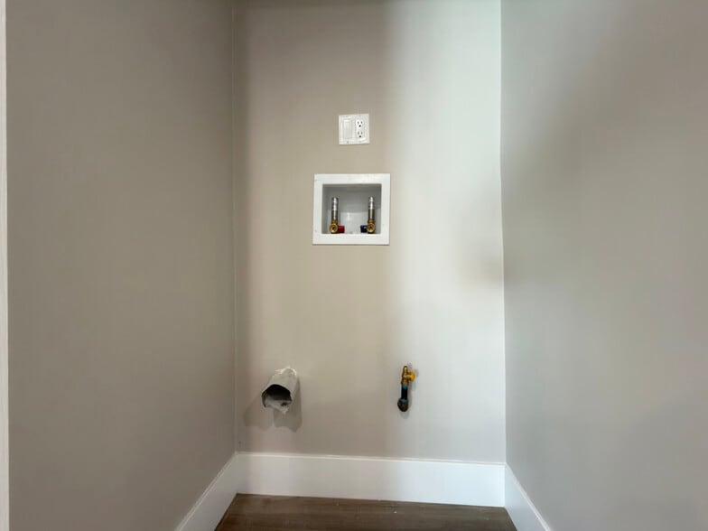 Building Photo - 1382 Molino Ave