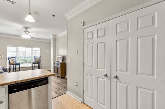 Building Photo - Capstone Quarters 2 BR/2 BA 2nd Floor Available