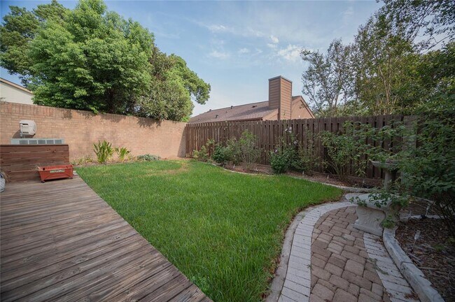 Building Photo - 16623 Park Green Way