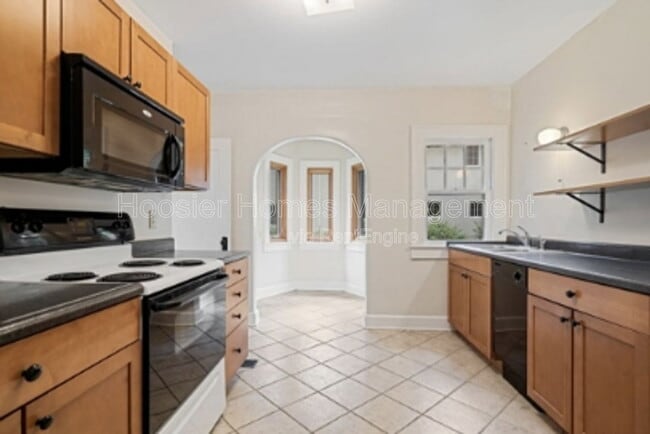 Building Photo - 4652 N Kenwood Ave