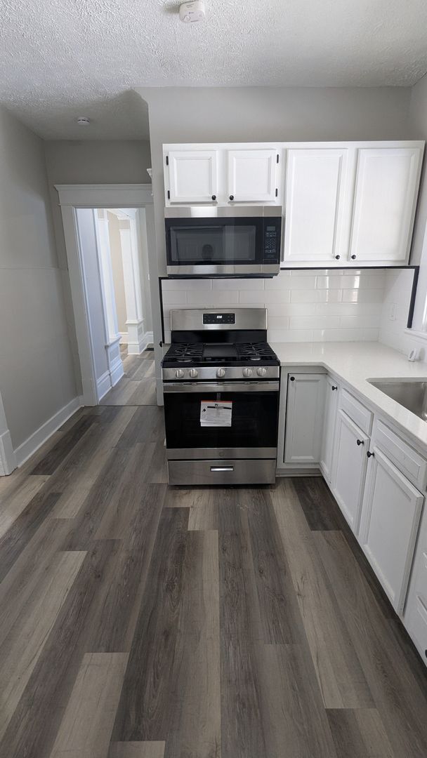 Building Photo - Welcome to this newly renovated, 3-bedroom home located in the heart of Akron