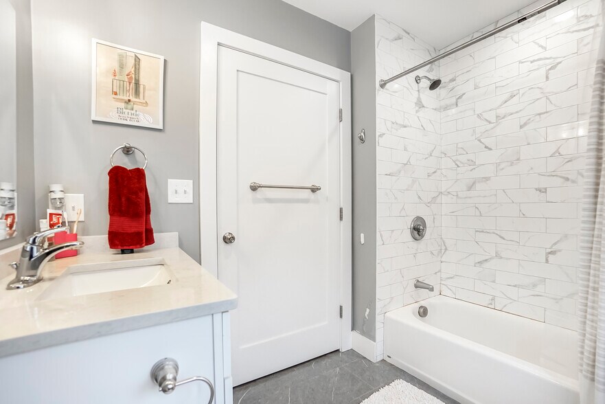 Building Photo - 247 Bussey St