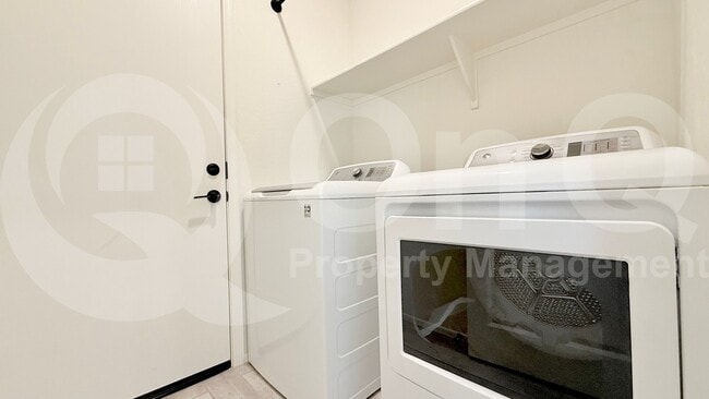 Building Photo - 40633 W Helen Ct