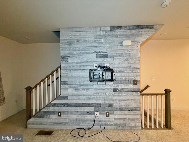 Building Photo - 4812 Crest View Dr