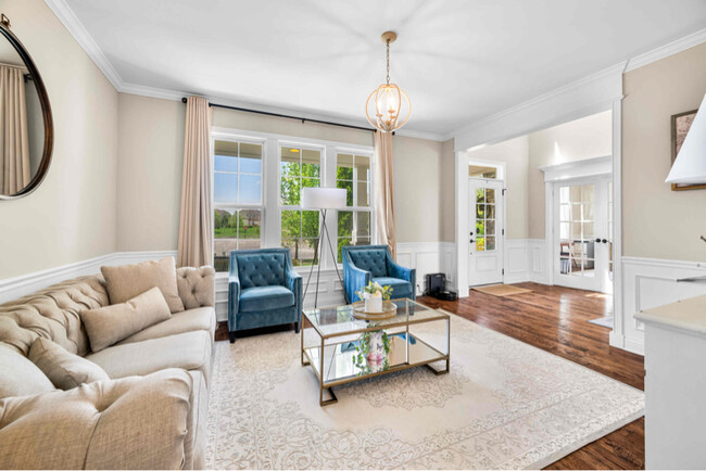 Building Photo - 5990 Hollow Ct