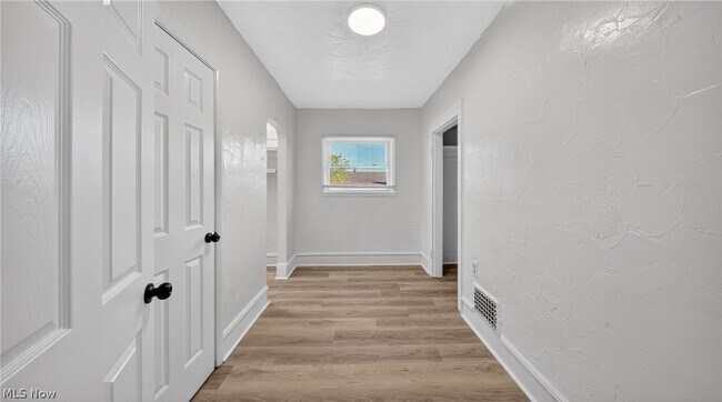 Building Photo - 511 Brown St