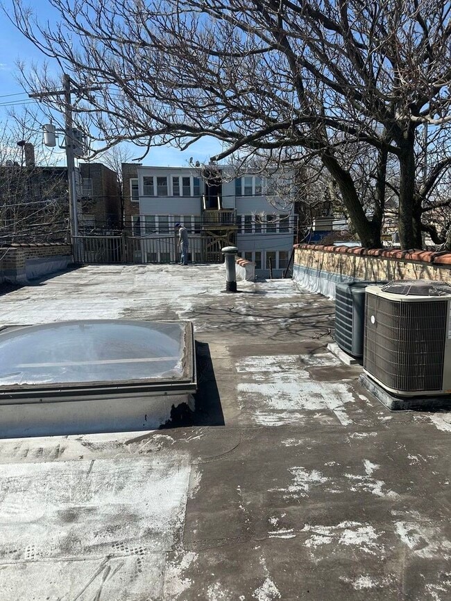 Building Photo - 5826 N Broadway