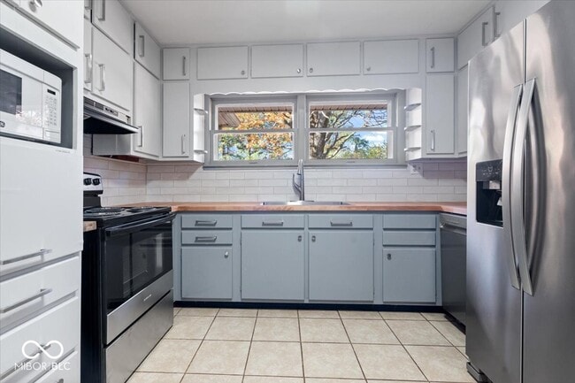 Building Photo - 10293 E County Rd 100 S