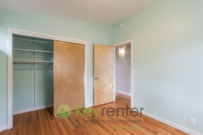 Building Photo - Modern Seattle Home Featuring Hardwood Floors and Style